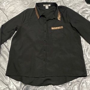 New without tag nice blouse  with copper color in the pocket